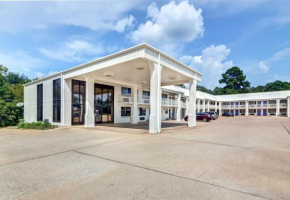 Hotels in Lindale